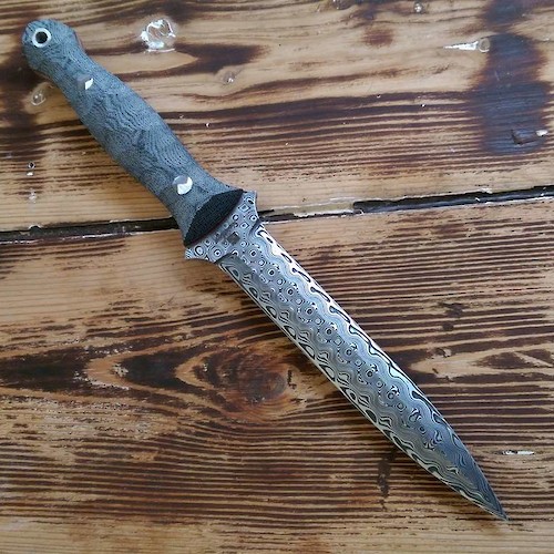 Fang dagger in rose Damasteel and black canvas micarta