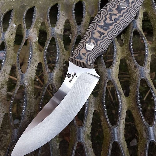 Stainthorp Knives Modified Evo model in CPM S30V and black/tan G10